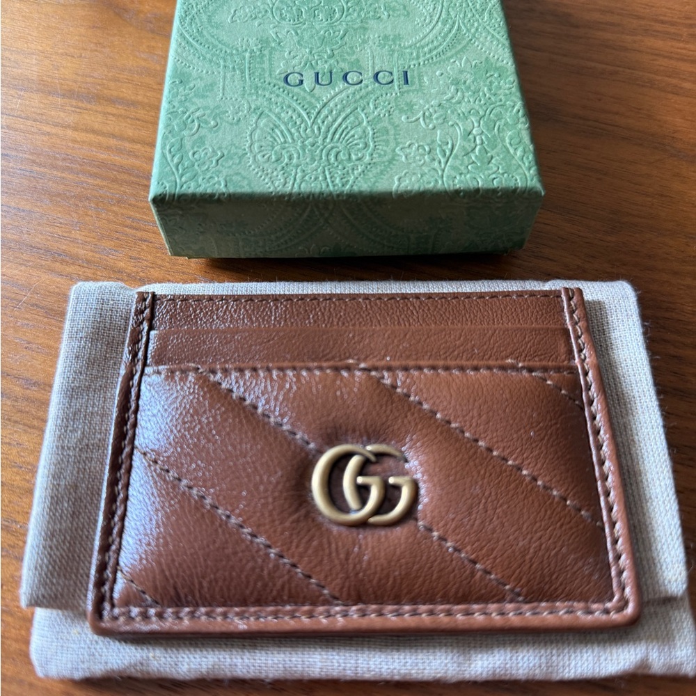 Gucci Tan Leather Card Holder with Green Box